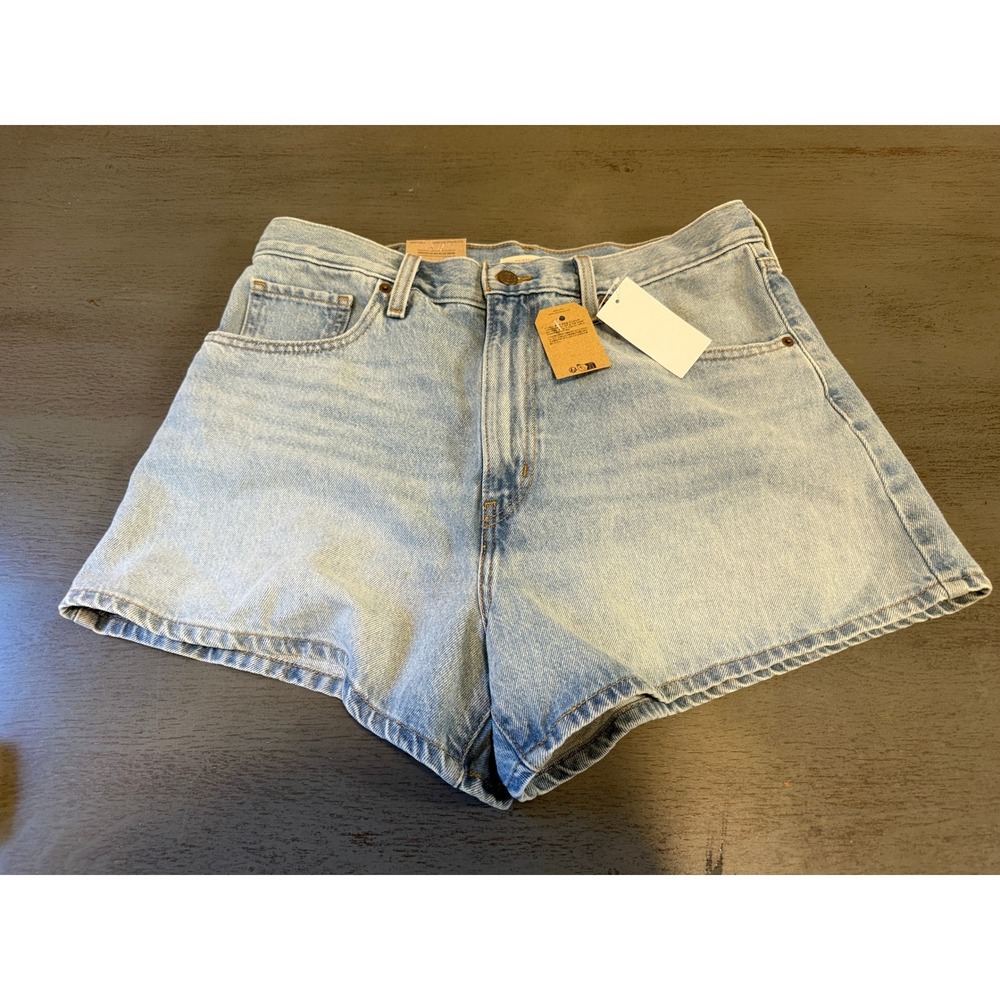Levis High Waisted Mom Shorts Light Wash Denim Blue A19650047 Womens 32 NWT